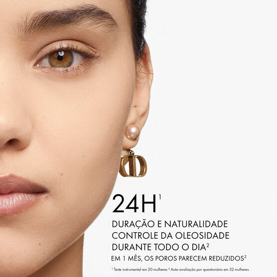 DIOR       FOREVER MATTE FDT  2.5N